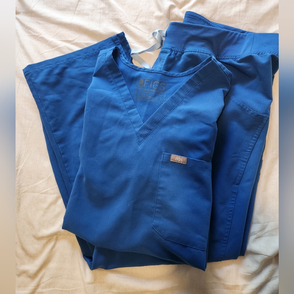 Figs Blue Scrub Set,Scrub Top L, bottoms L/P.